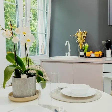 Colobrzeg Elegant Apartment *